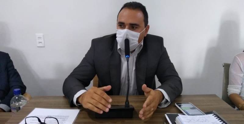 Câmara Municipal de Sobrado realiza sessão de abertura dos trabalhos sobre a presidência do vereador Marlon.